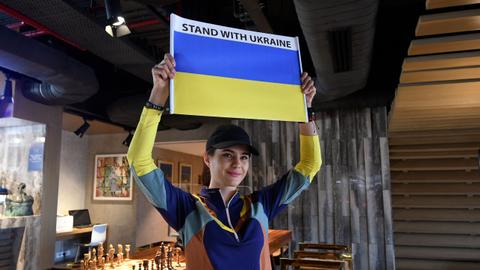 The only Ukrainian climber this season Antonina Samoilova reached the top with her country's flag.